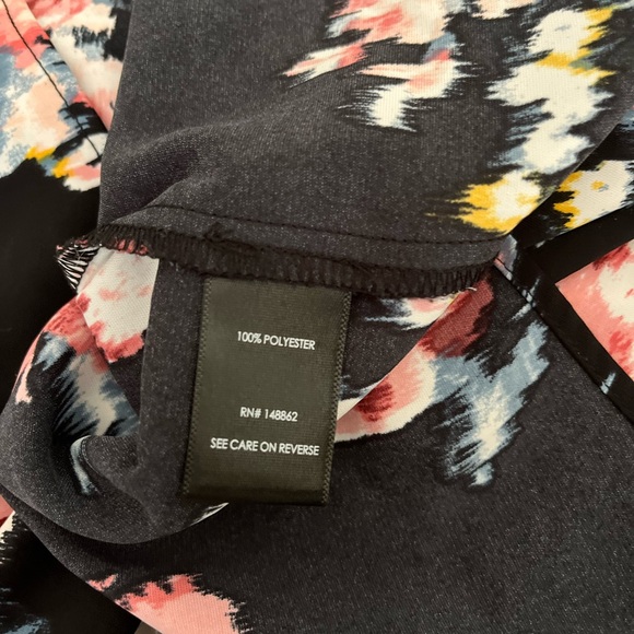 Torrid 5X ladies floral polyester blouse - Picture 4 of 5